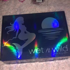 Wet n Wild make up box
